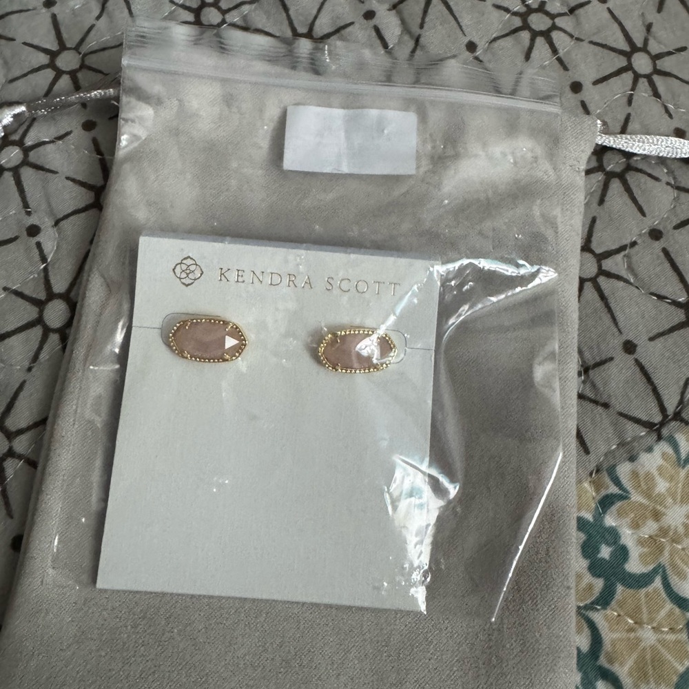 Kendra Scott Black Necklace